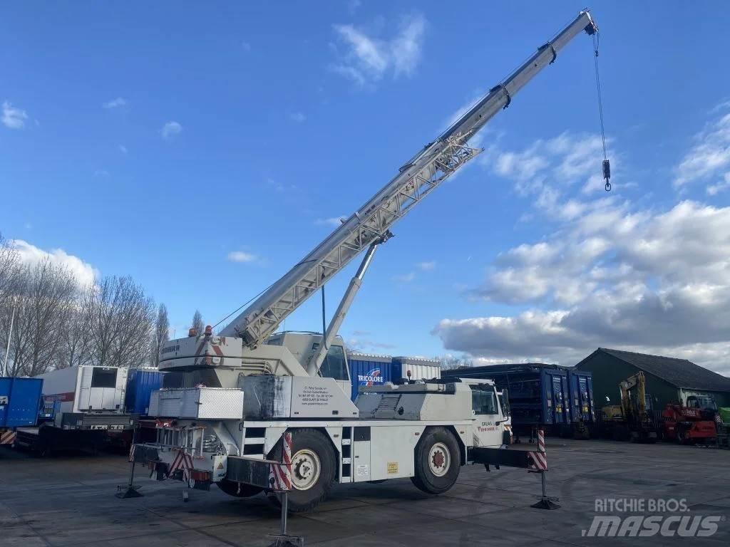 Liebherr LTM1030 Macara pentru orice teren