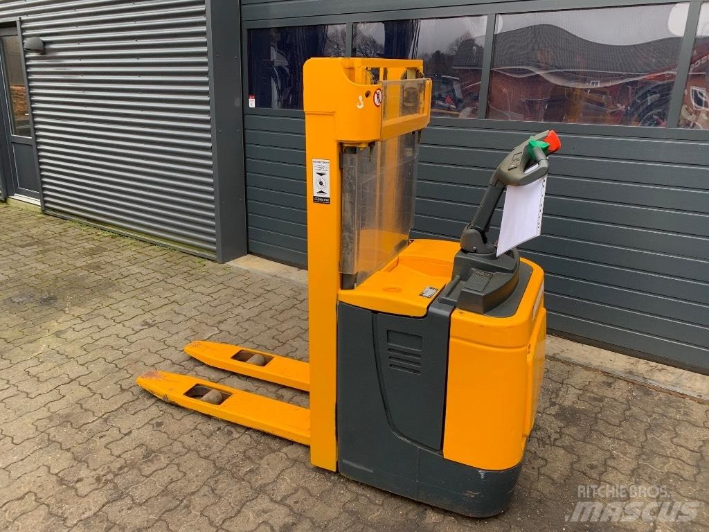 Jungheinrich ERC 212 Transpaleti autopropulsanti