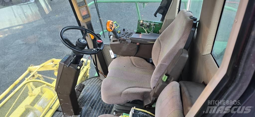 John Deere 7400 Forajere cu autopropulsare