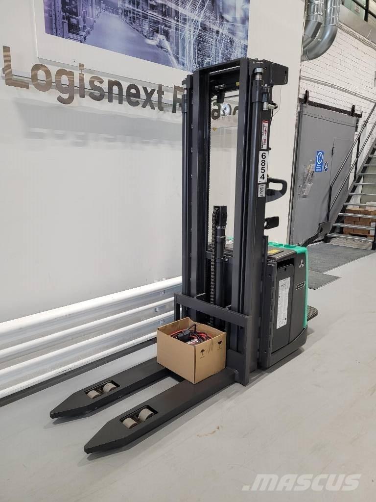 Mitsubishi SBV 16 P Transpaleti autopropulsanti