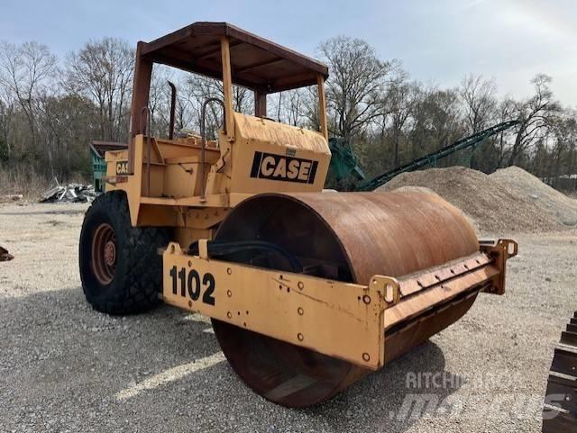 CASE 1102 Cilindri compactori micsti