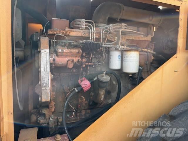 CASE 1102 Cilindri compactori micsti