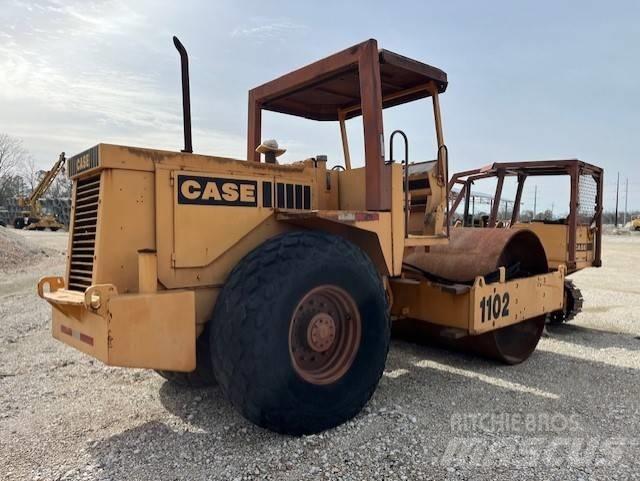 CASE 1102 Cilindri compactori micsti