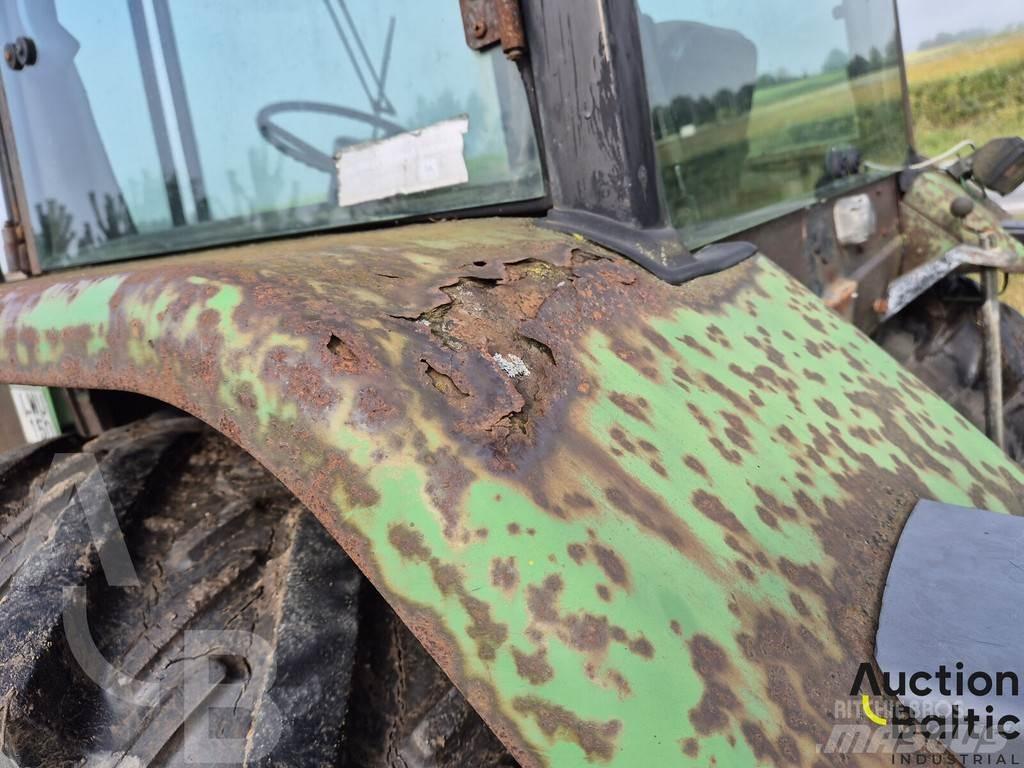 John Deere MFWD Tractoare