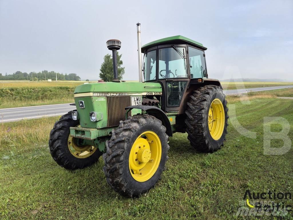 John Deere MFWD Tractoare