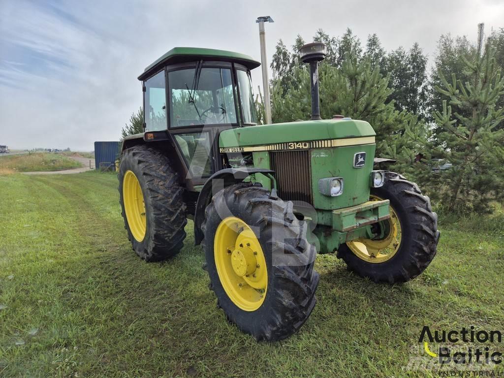 John Deere MFWD Tractoare