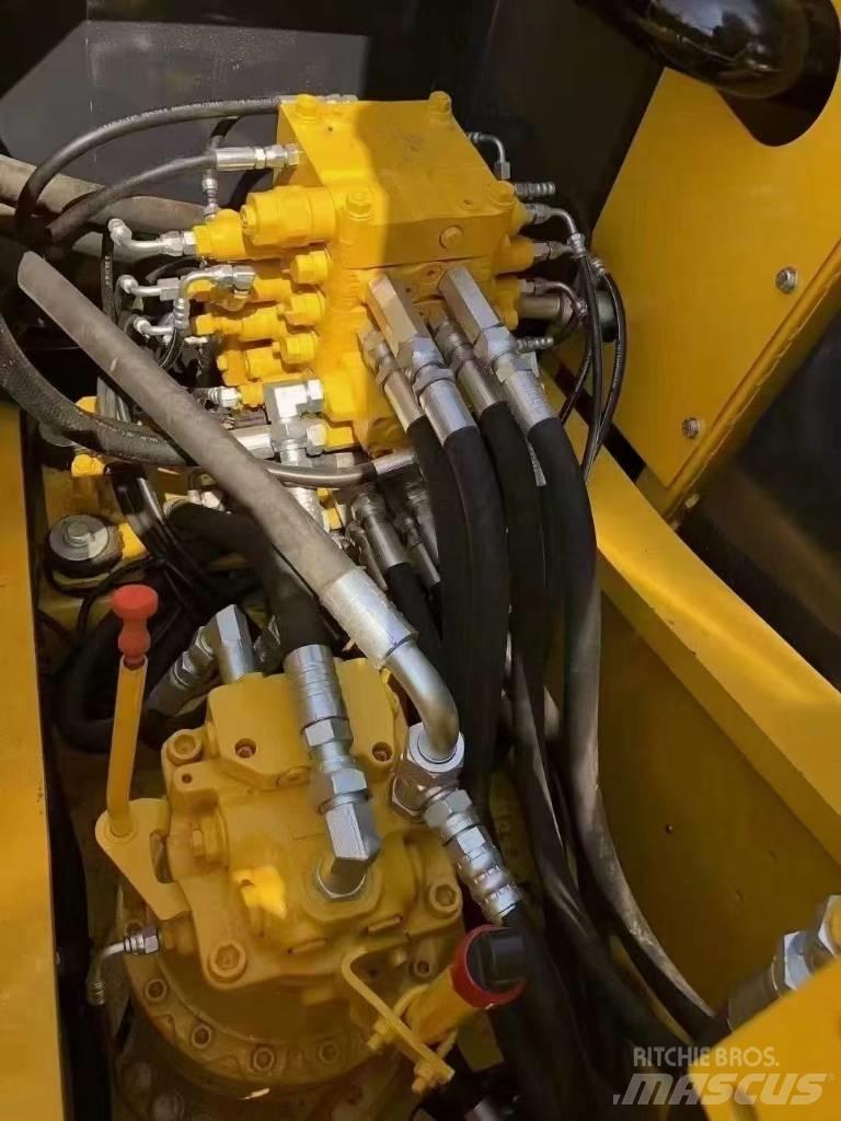 Komatsu 160-7 Excavatoare pe șenile
