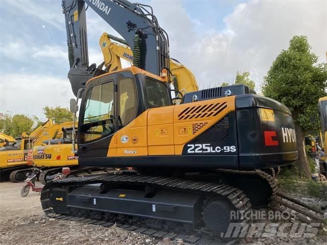 Hyundai 225 LC-9S Excavatoare pe șenile
