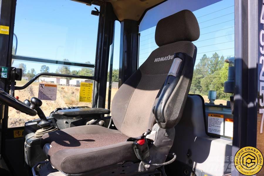 Komatsu WA 320-7 Incarcator pe pneuri