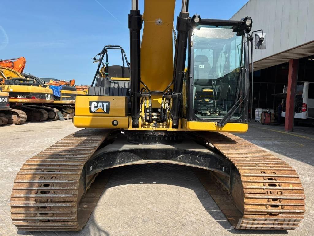 CAT 330 Excavatoare pe șenile
