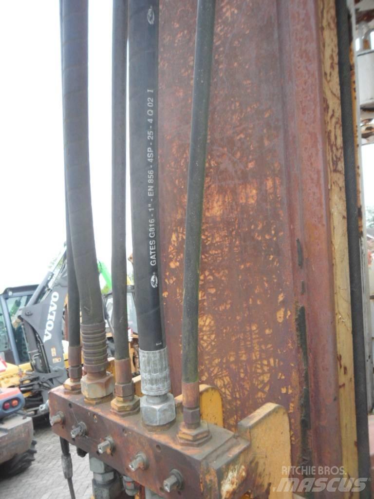 Liebherr R 942 Consolidare de santuri