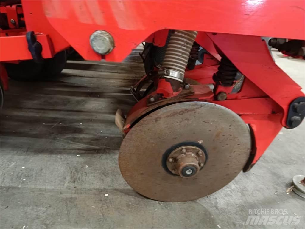 Kuhn Maxima 2TS Masini cu insamantare precisa