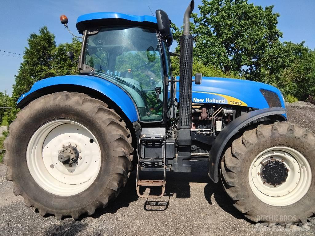 New Holland T7030 Tractoare