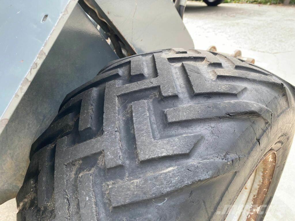 GiANT 332swt Incarcator pe pneuri