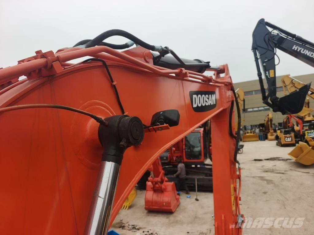 Doosan DX 140 Excavatoare pe șenile
