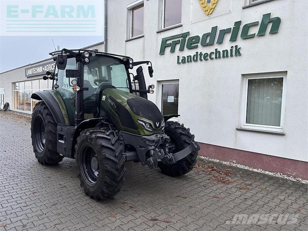 Valtra g135a Tractoare