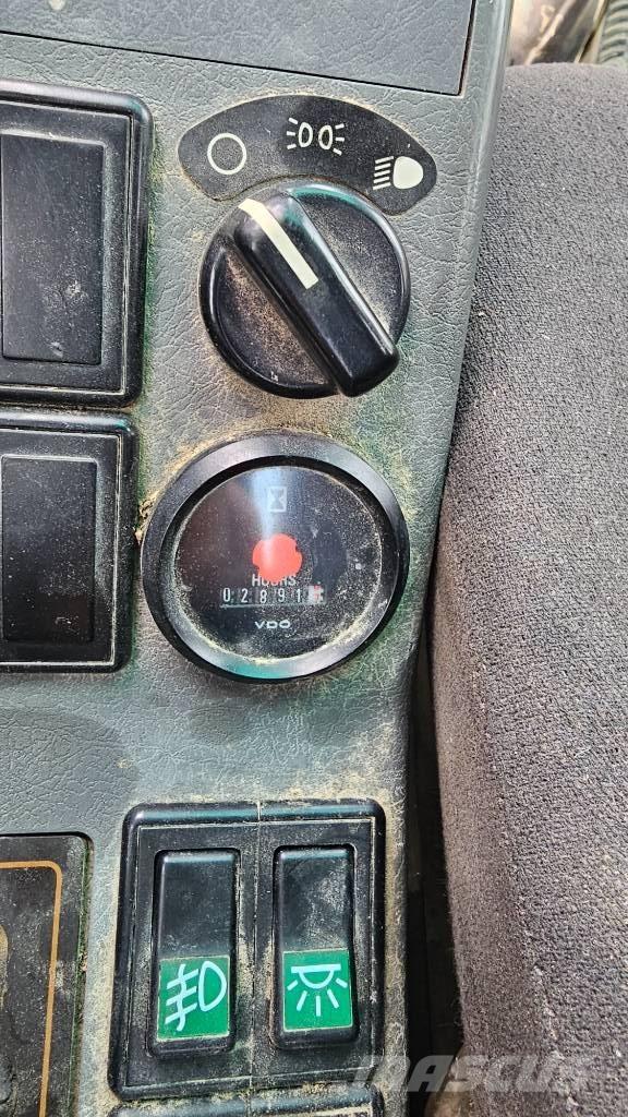 Volvo EW 140 B Excavatoare cu roti