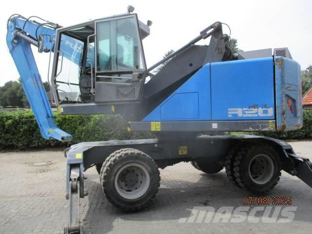Fuchs MHL 320 Paleta de manipulare