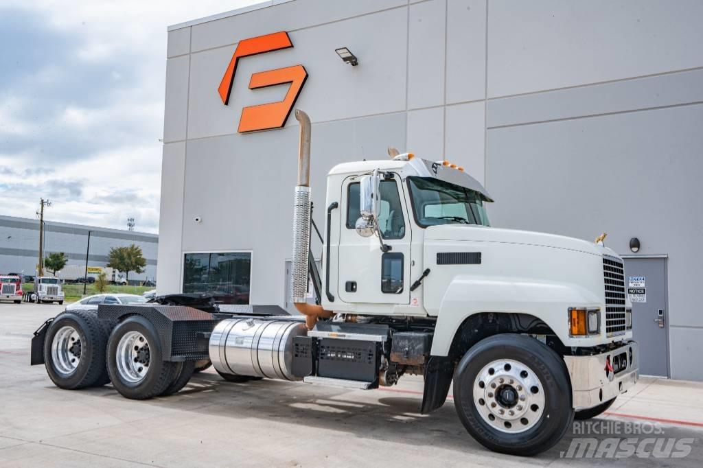 Mack Pinnacle 64T Autotractoare