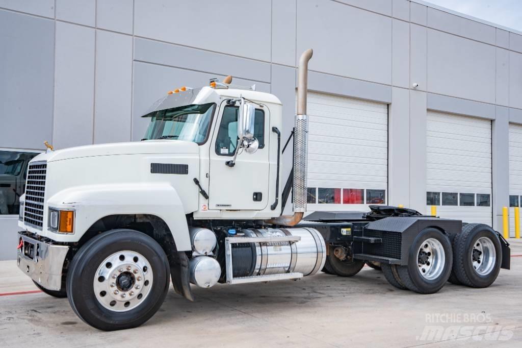 Mack Pinnacle 64T Autotractoare