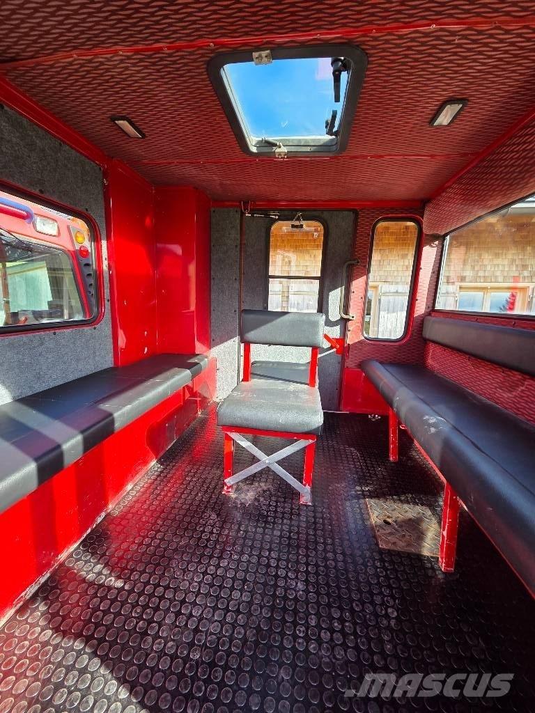  Pistenbully 300 DD Utilaje deszapezire