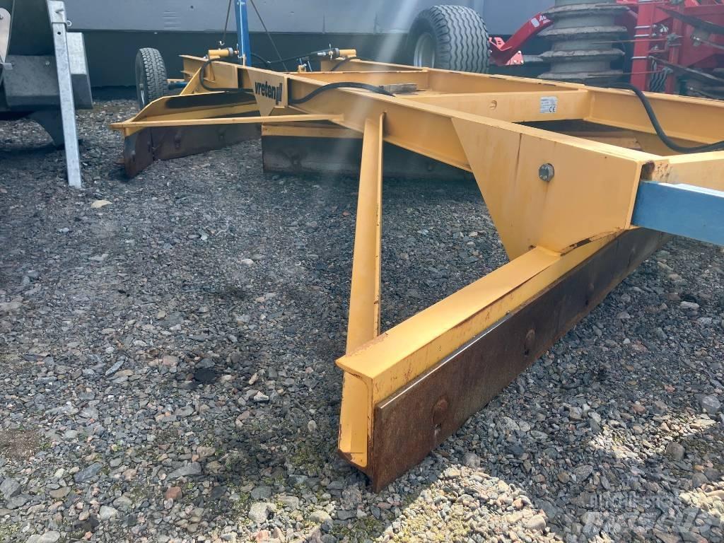 Vreten V3-220 Buldozer