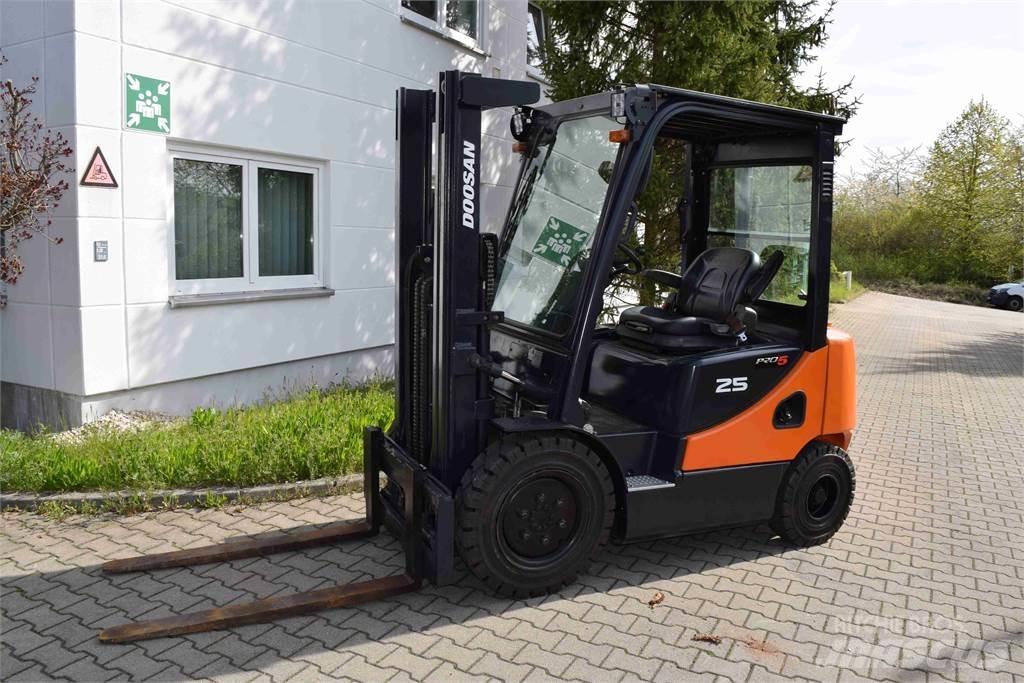 Doosan D 25 S-5 Stivuitor diesel