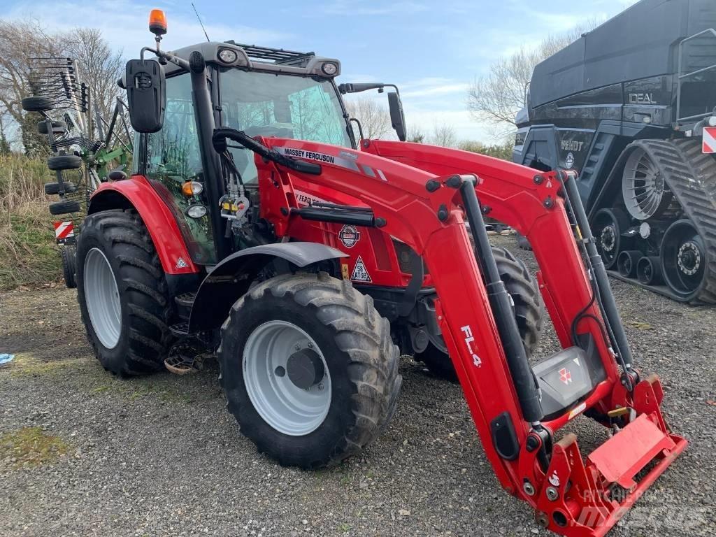 Massey Ferguson 5712 Tractoare