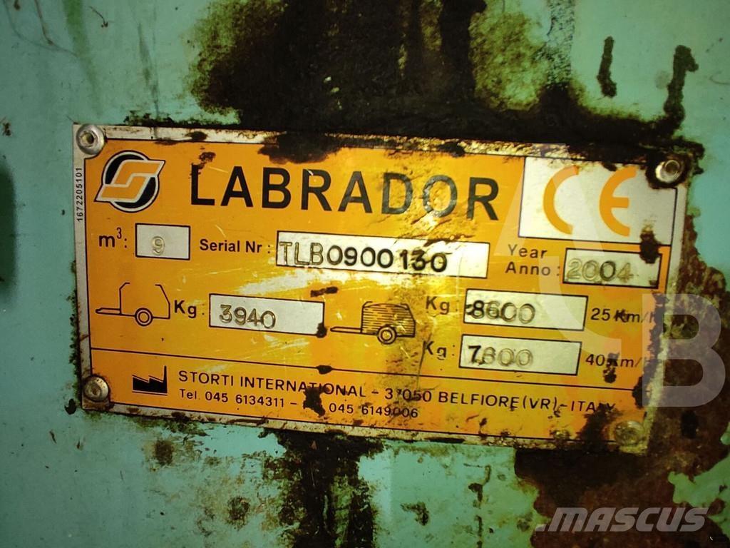  Labrador MT90 Mixere furaje