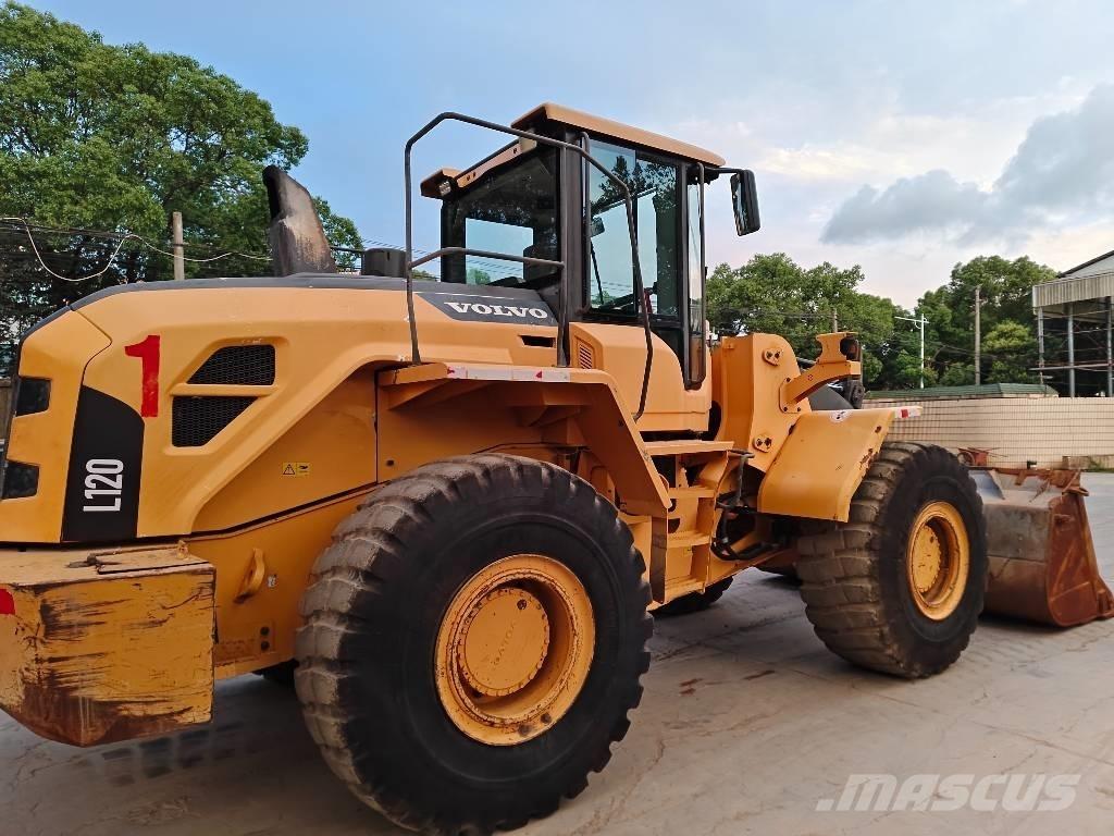 Volvo L 120 Incarcator pe pneuri