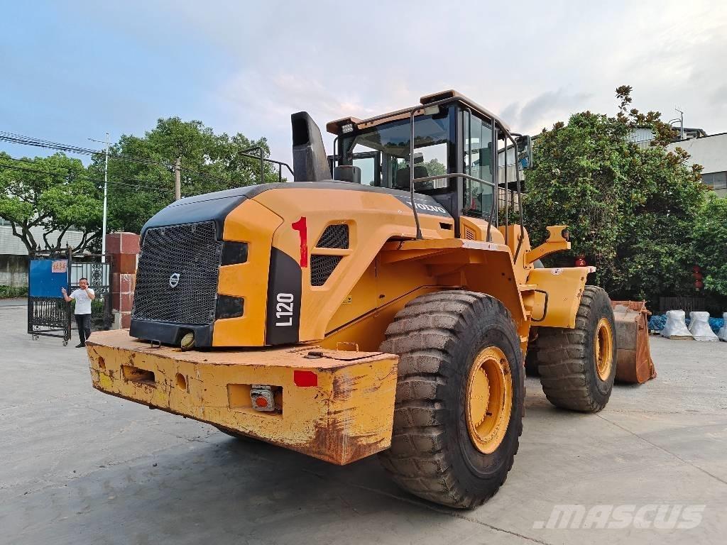 Volvo L 120 Incarcator pe pneuri