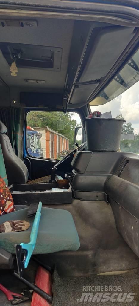 Volvo FM12 Camion cu carlig de ridicare