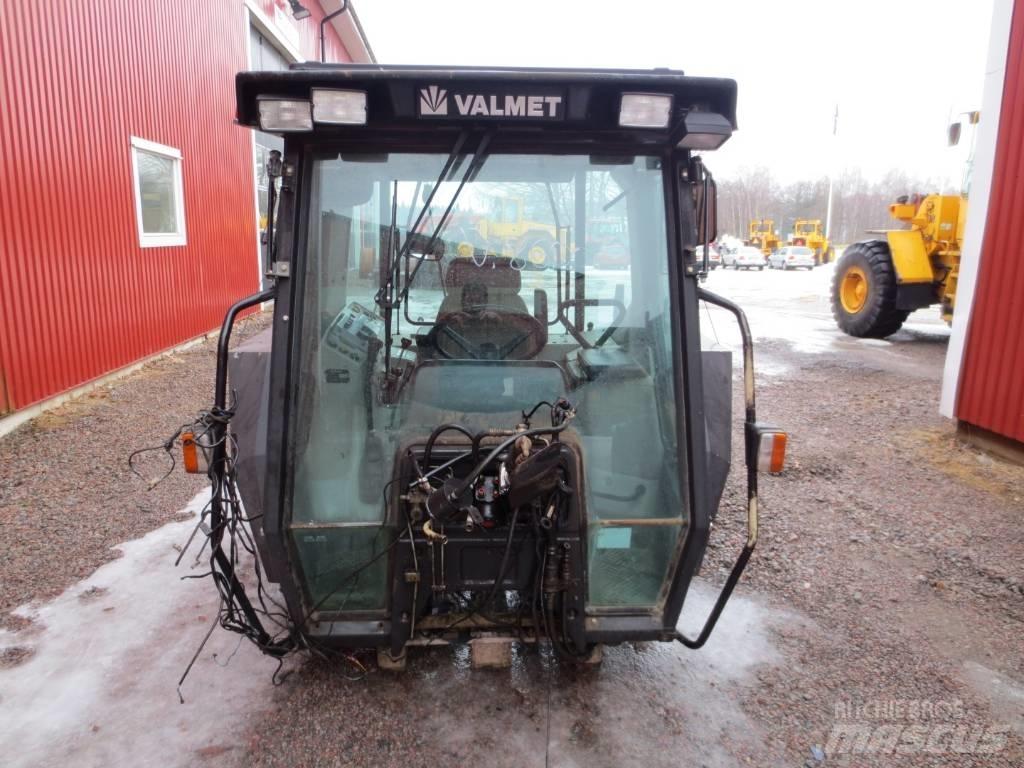 Valmet 8600 Cabine si interior