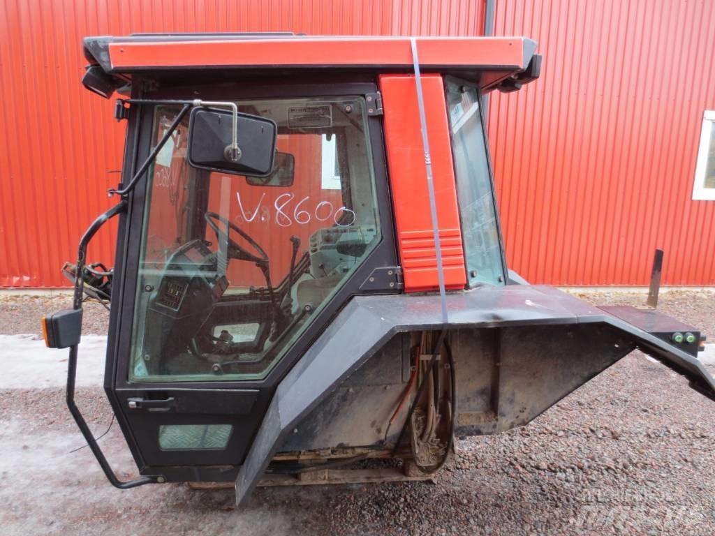 Valmet 8600 Cabine si interior