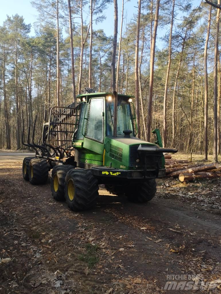 John Deere 810D Transportoare
