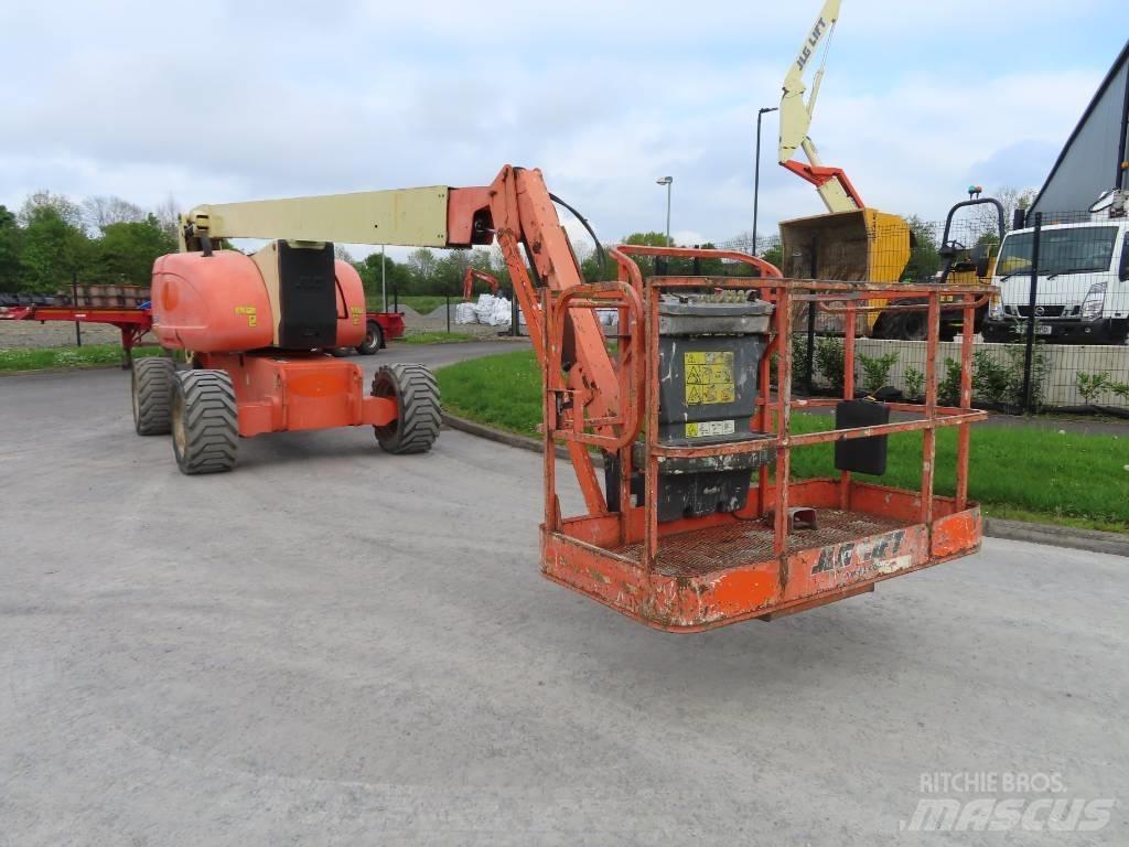 JLG 800 AJ Nacele cu brat articulat