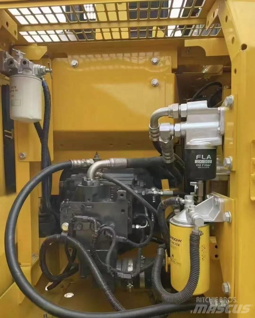 Komatsu PC 130 Excavatoare pe șenile

