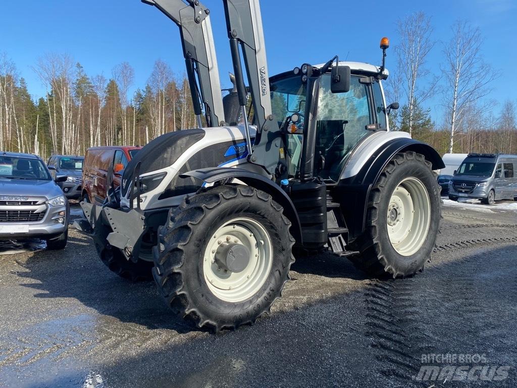Valtra T 174 Tractoare