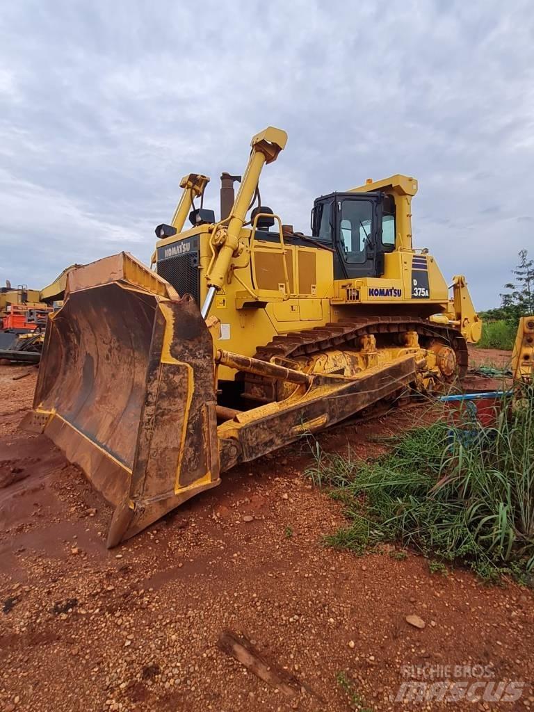 Komatsu D 375 A Buldozere pe senile