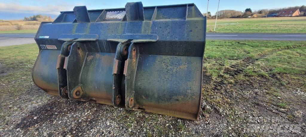 Ljungby L30 Pistoane