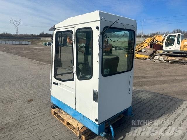 Fuchs MHL 330 Cabine si interior