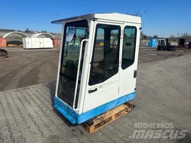 Fuchs MHL 330 Cabine si interior