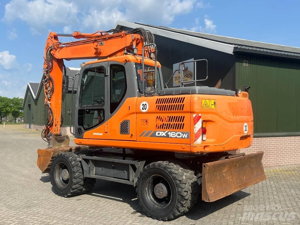 Doosan DX 160 W-3 Excavatoare cu roti