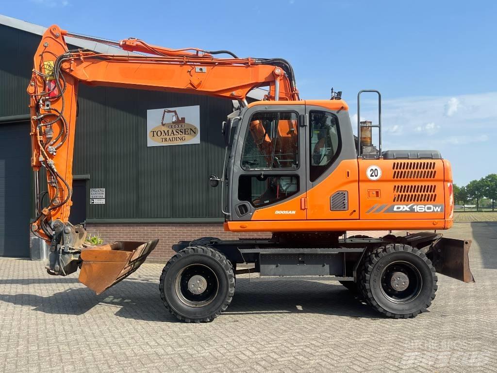 Doosan DX 160 W-3 Excavatoare cu roti