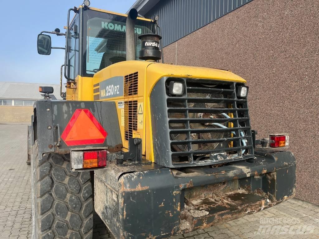 Komatsu WA 250 PZ-5 Incarcator pe pneuri