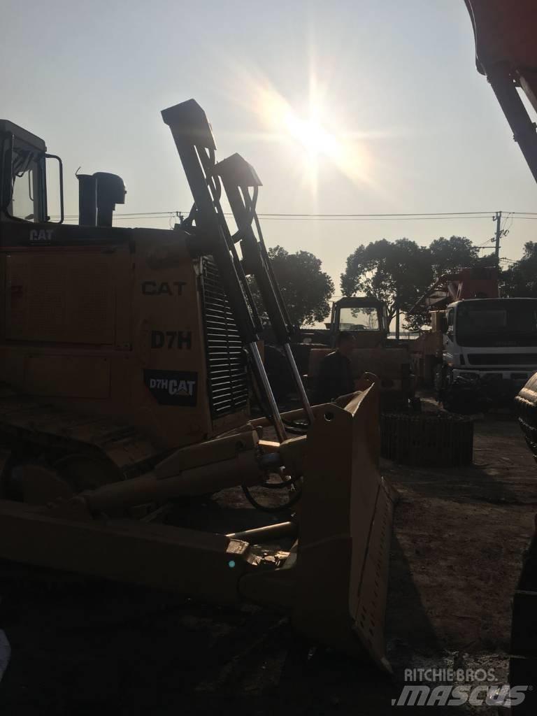 CAT D7H Buldozere pe senile