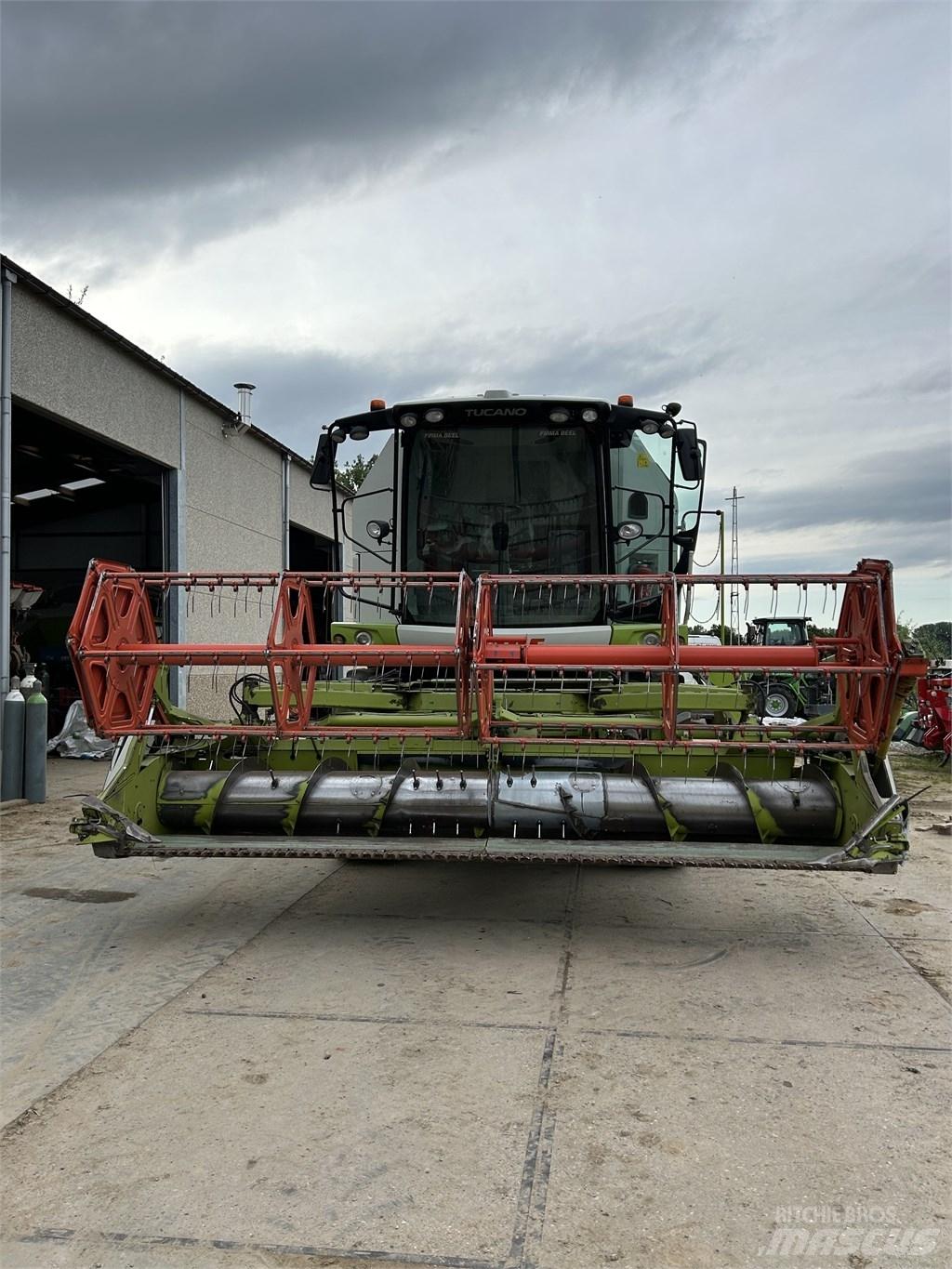CLAAS Tucano 320 Combine de secerat