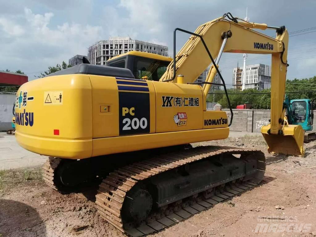 Komatsu PC 200 Excavatoare pe șenile

