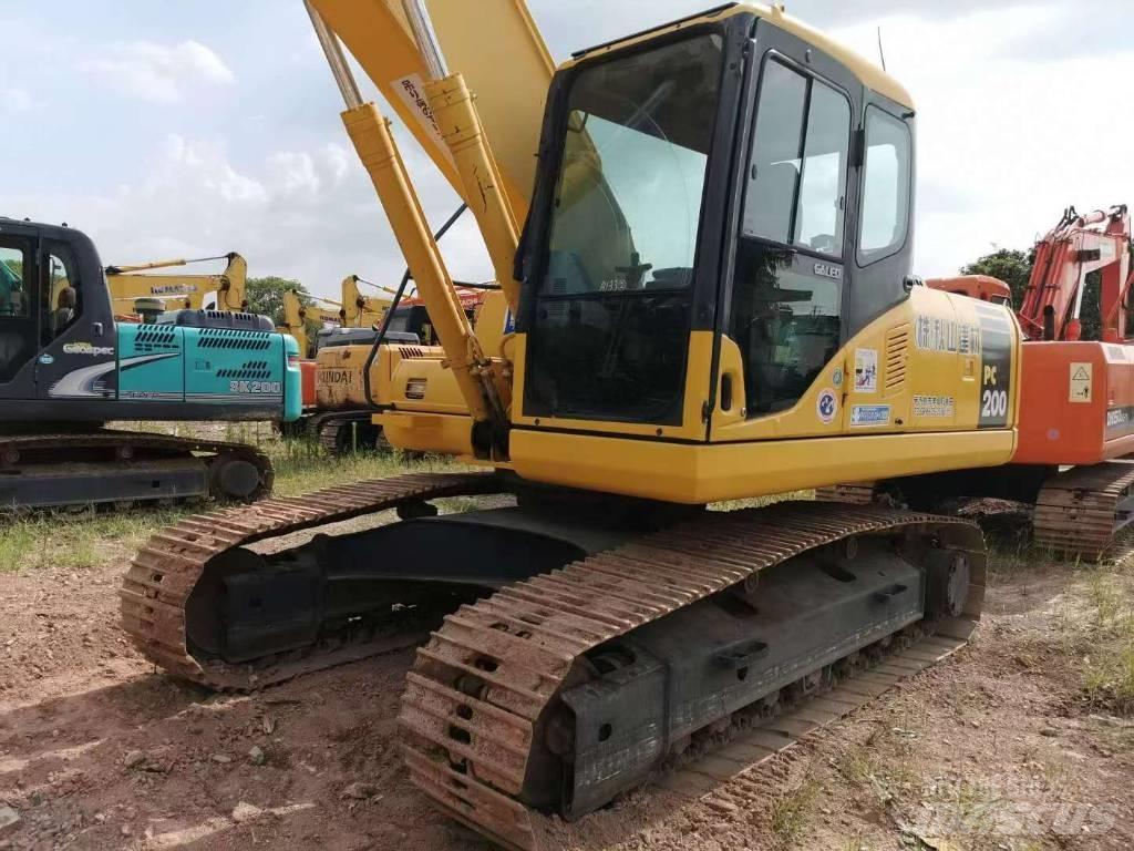 Komatsu PC 200 Excavatoare pe șenile
