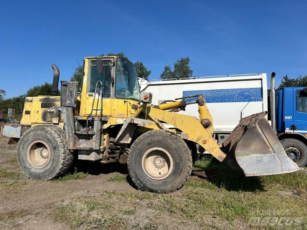 Komatsu WA 320 Incarcator pe pneuri